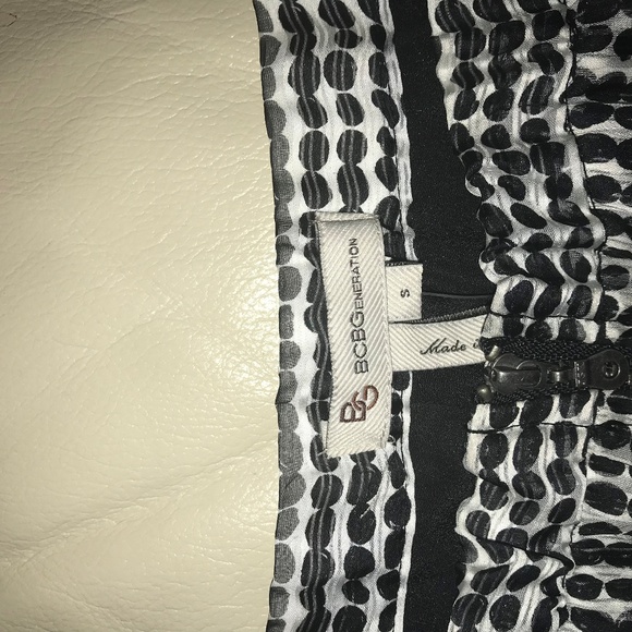 BCBGeneration skirt zip front - Picture 3 of 3
